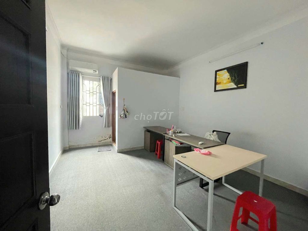 Rent that Sơn Kỳ building front, near aeon Tân Phú. Four bedrooms, five toilets.