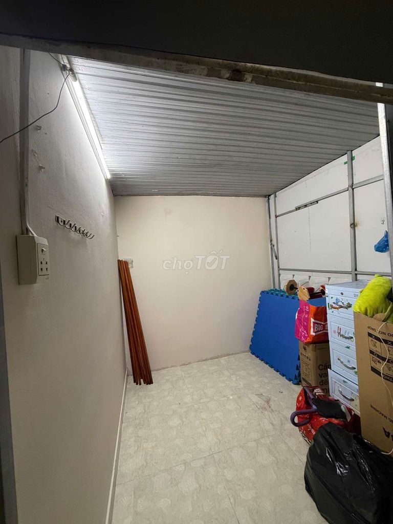 The rent house is a two-yard truckhouse.