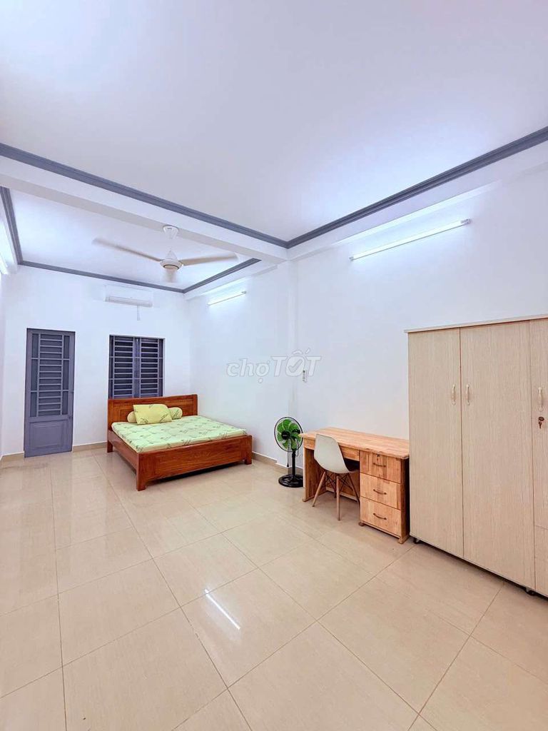 To rent the new house, 100 percent cheap.