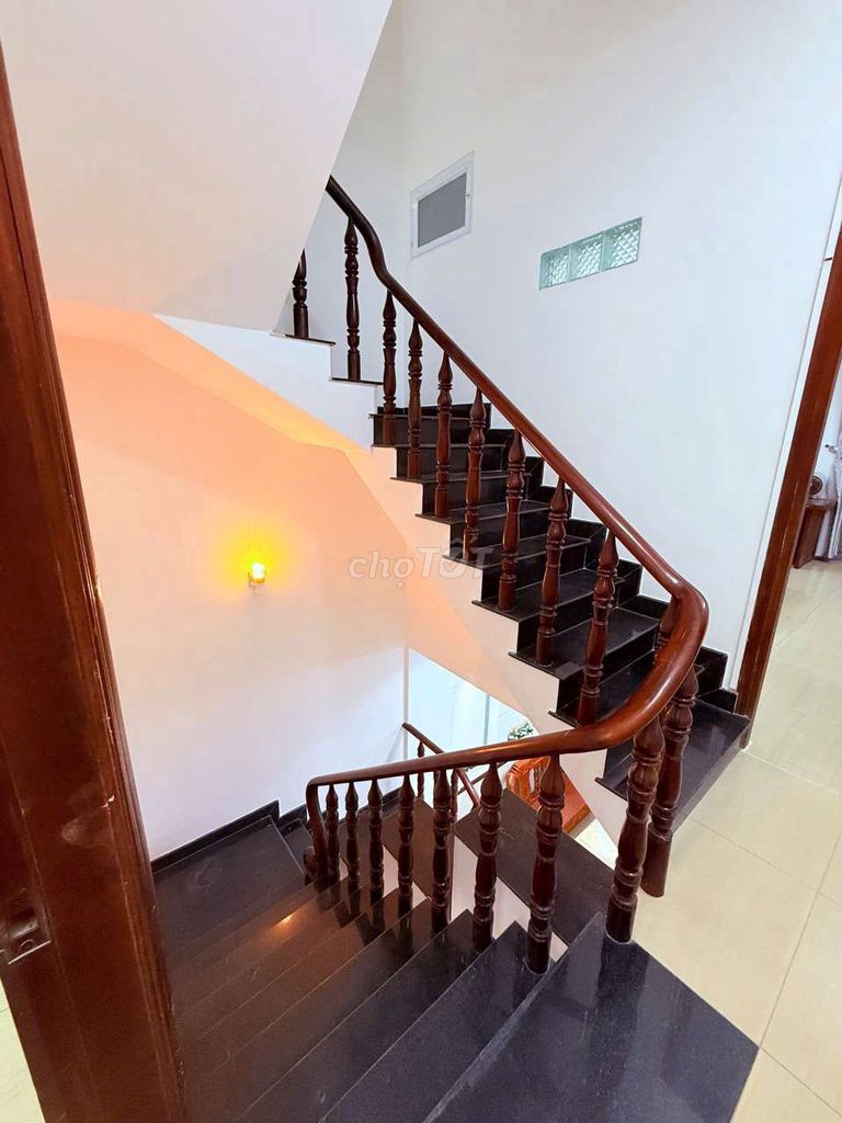 To rent the new house, 100 percent cheap.