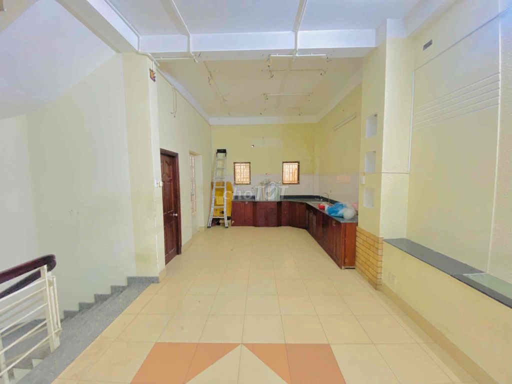 Renting cash houses on the east-to- east side, District 7