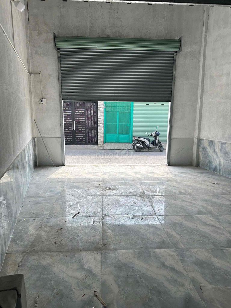 Rent a house or stocker 4 x 8 meters with fake guard.