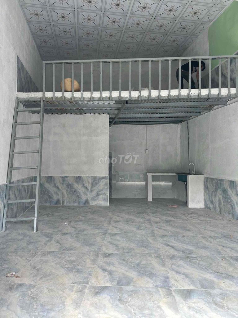 Rent a house or stocker 4 x 8 meters with fake guard.