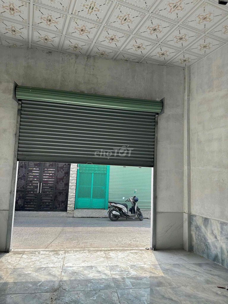 Rent a house or stocker 4 x 8 meters with fake guard.