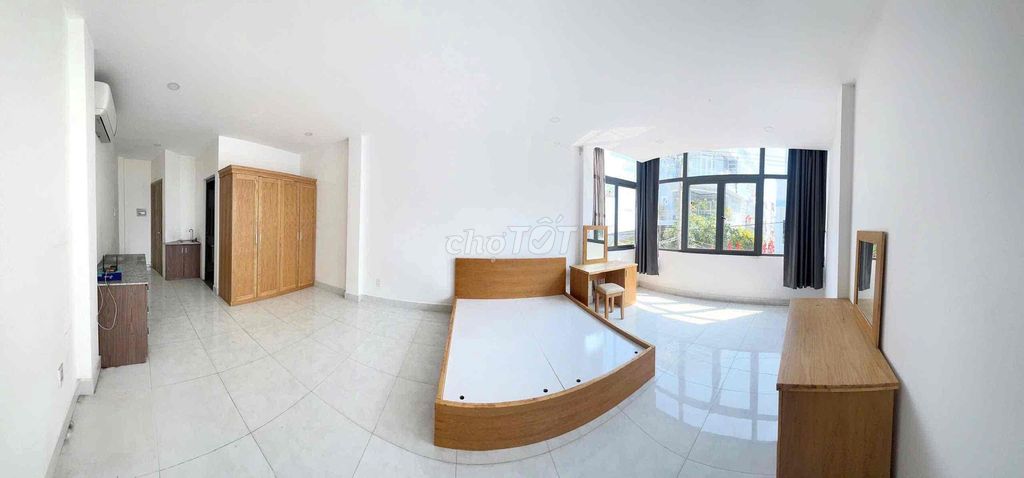 Room 50–55 M2 super wide - full piece of modern wood, District 7
