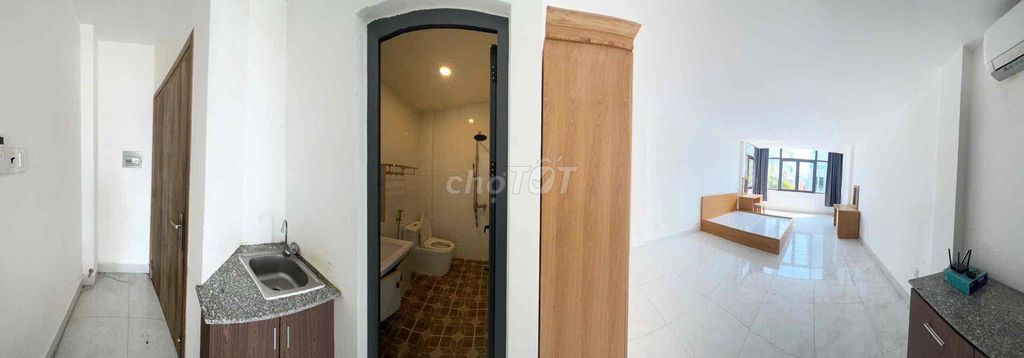 Room 50–55 M2 super wide - full piece of modern wood, District 7