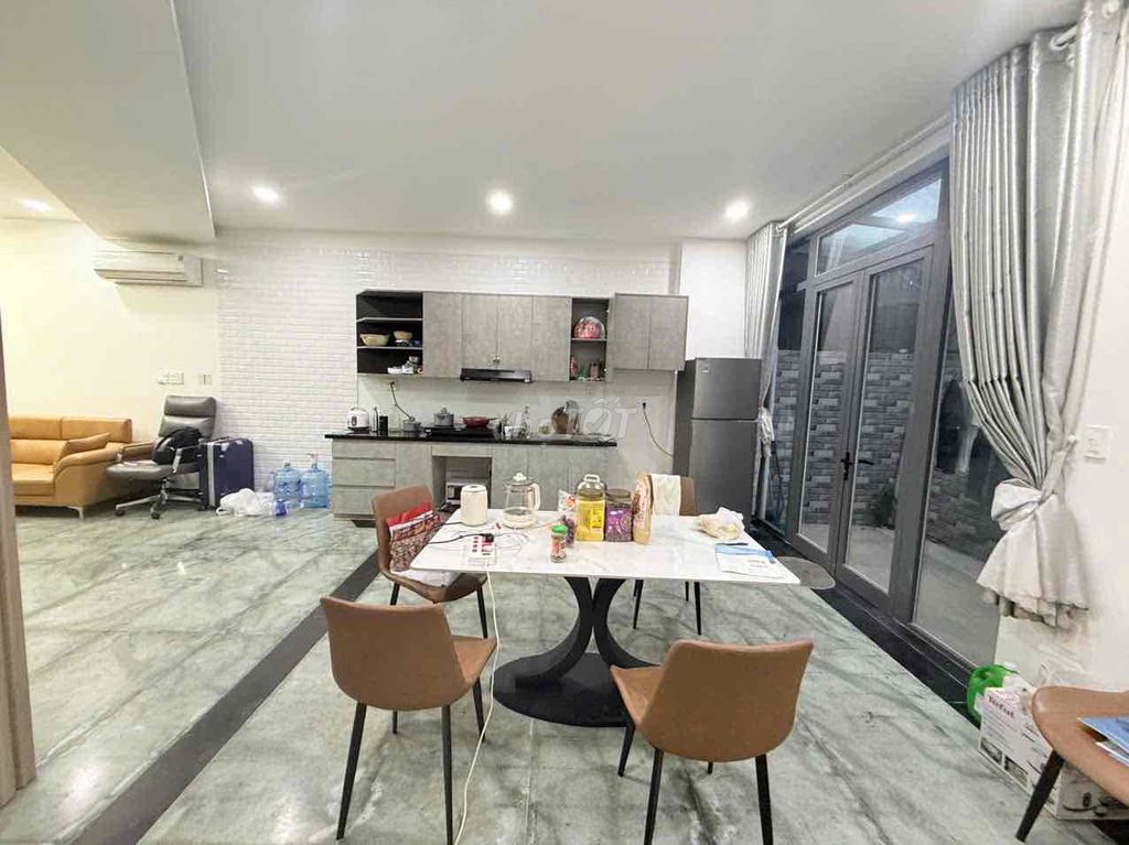 Wallace Lavila Phước Kiển - Full interior