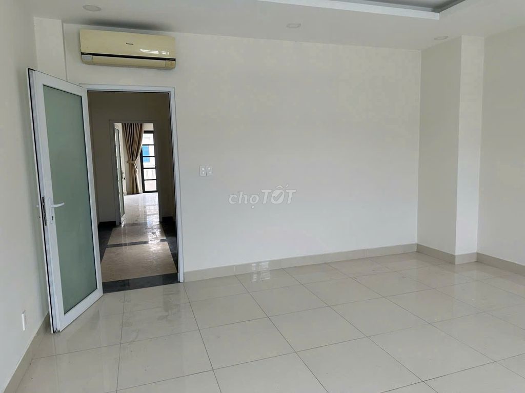 Yên Thế, 131, Tân Bình – 5 X20 M - 1 M 3rd floor - 26 million/ Month