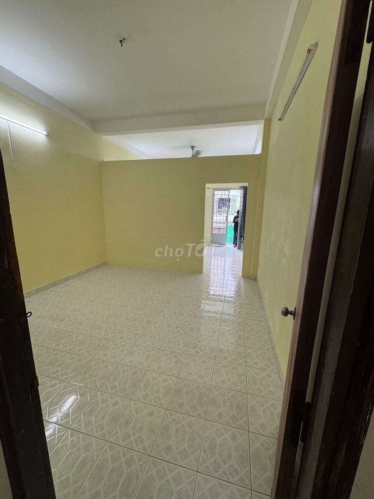 Rent a front house in the celestial courtyard near Hiệp Tân.5 bedroom. Three toilets.