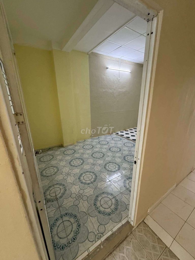Rent a front house in the celestial courtyard near Hiệp Tân.5 bedroom. Three toilets.