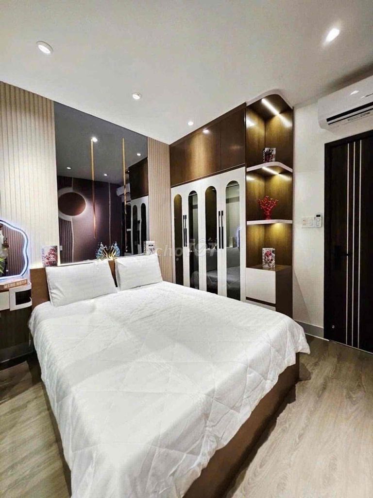 Rent house on Metro Line.