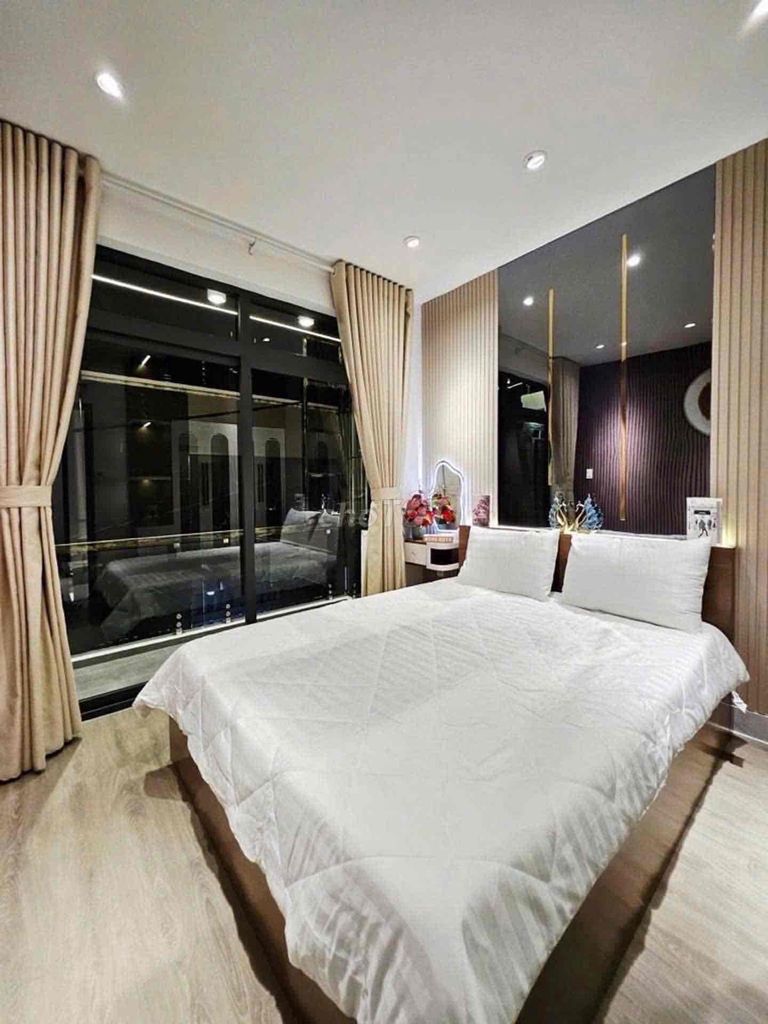 Rent house on Metro Line.