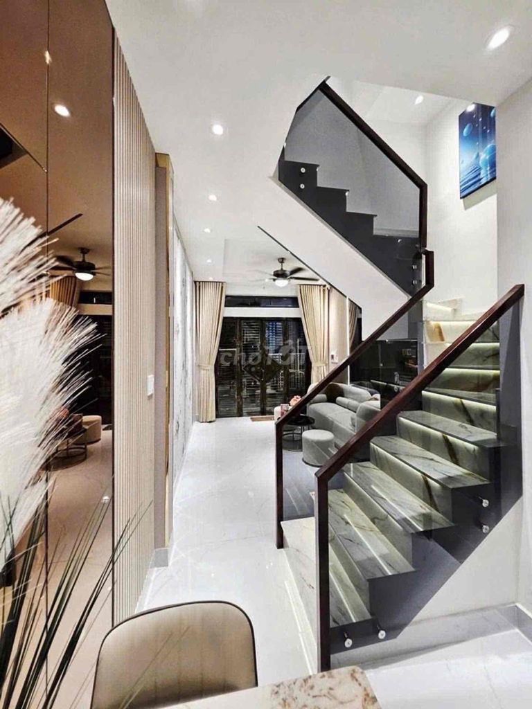 Rent house on Metro Line.