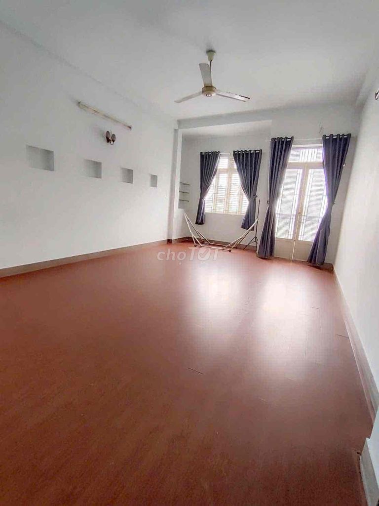House 1st fire zone x18.3.5.4 rooms