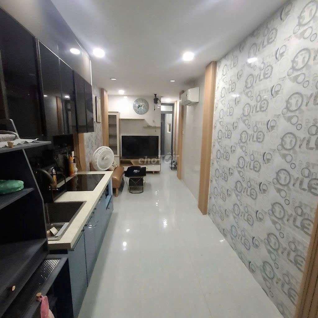 Rent the entire three-way alley building. Full apartment building. Two-two bedrooms. Three toilets.