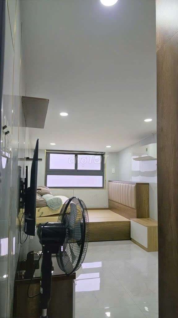Rent the entire three-way alley building. Full apartment building. Two-two bedrooms. Three toilets.