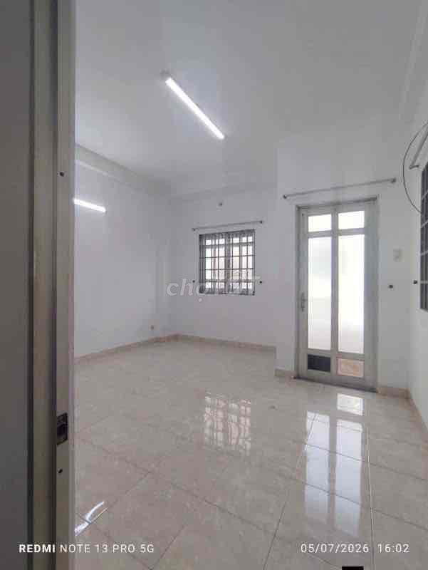 4 meters down the alley corner, 1 M 3th floor roof in gd Kd Online