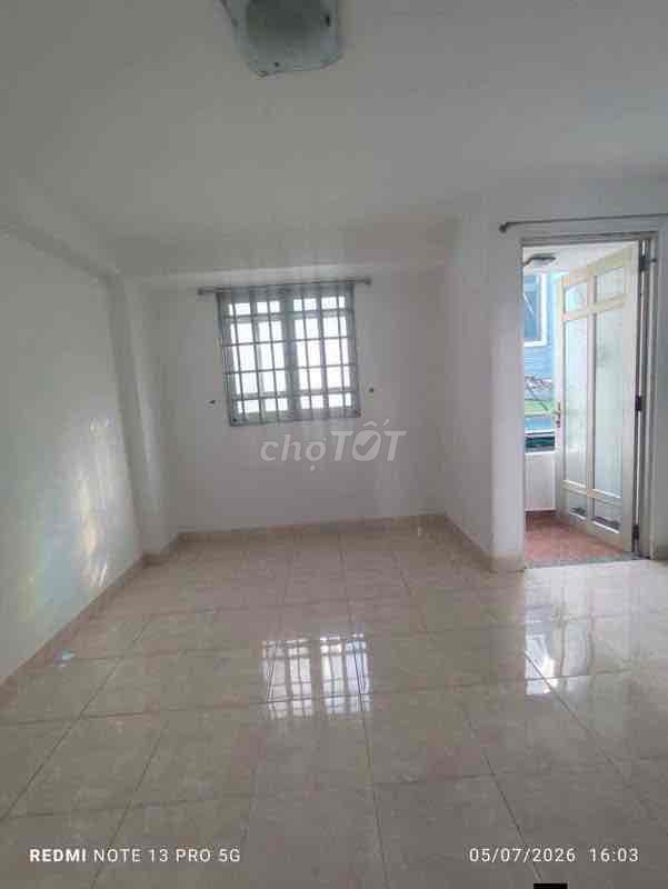 4 meters down the alley corner, 1 M 3th floor roof in gd Kd Online