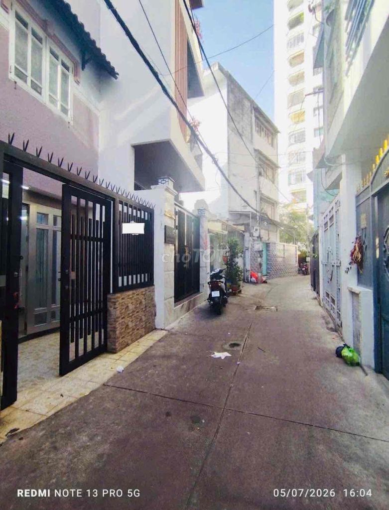 4 meters down the alley corner, 1 M 3th floor roof in gd Kd Online