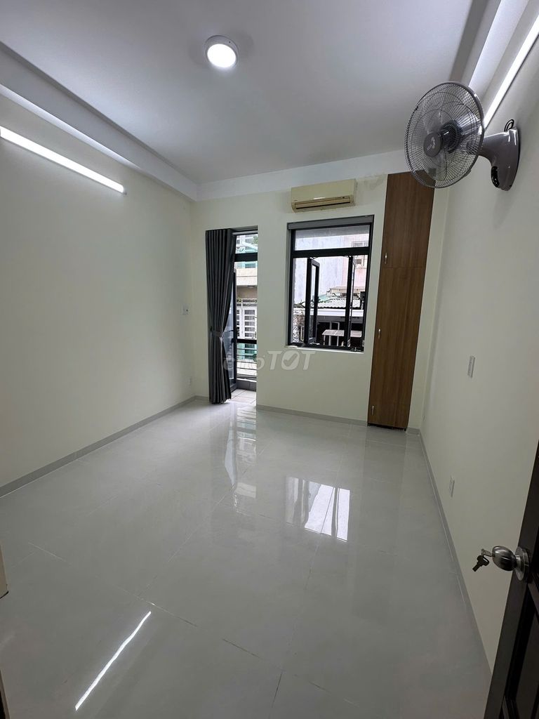 Five bedrooms, four toilets, 32 Hồ Thị Kỷs, 10-4 floors, 22 million.