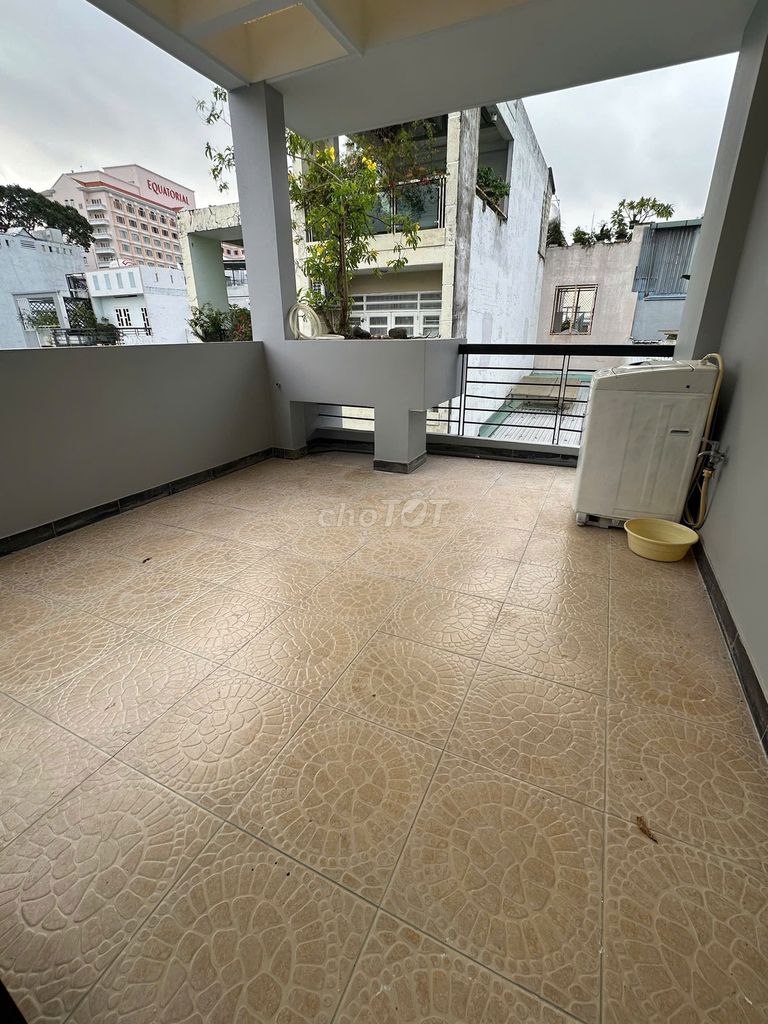 Five bedrooms, four toilets, 32 Hồ Thị Kỷs, 10-4 floors, 22 million.