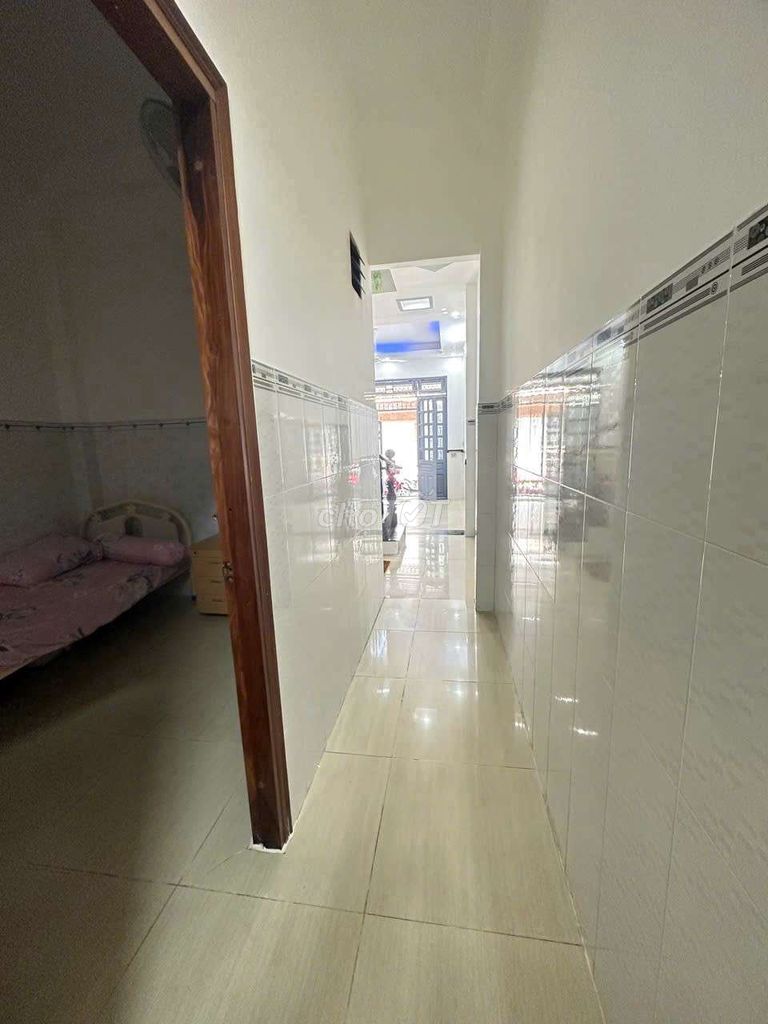 Full interior 4 x17 ground 2rd floor 3 roof bedroom tch10 alleyway 5 meters