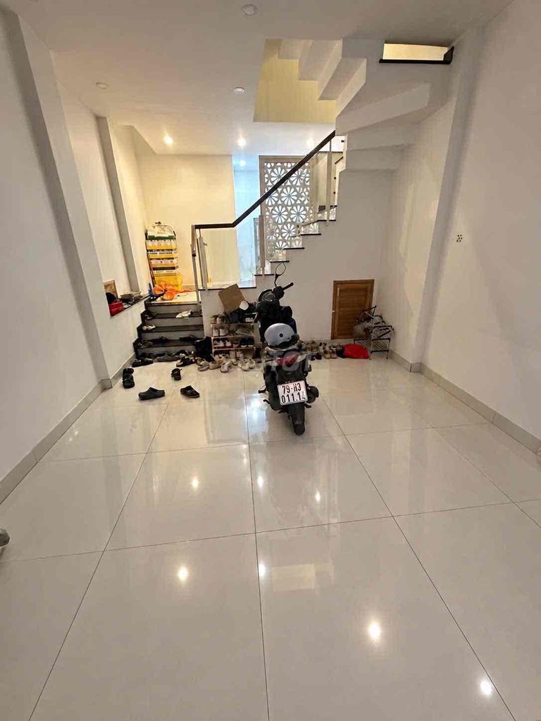 Rent four bedrooms. Three toilets.