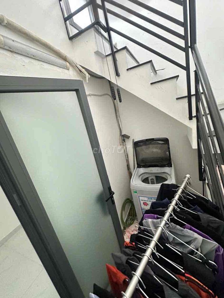 Rent four bedrooms. Three toilets.