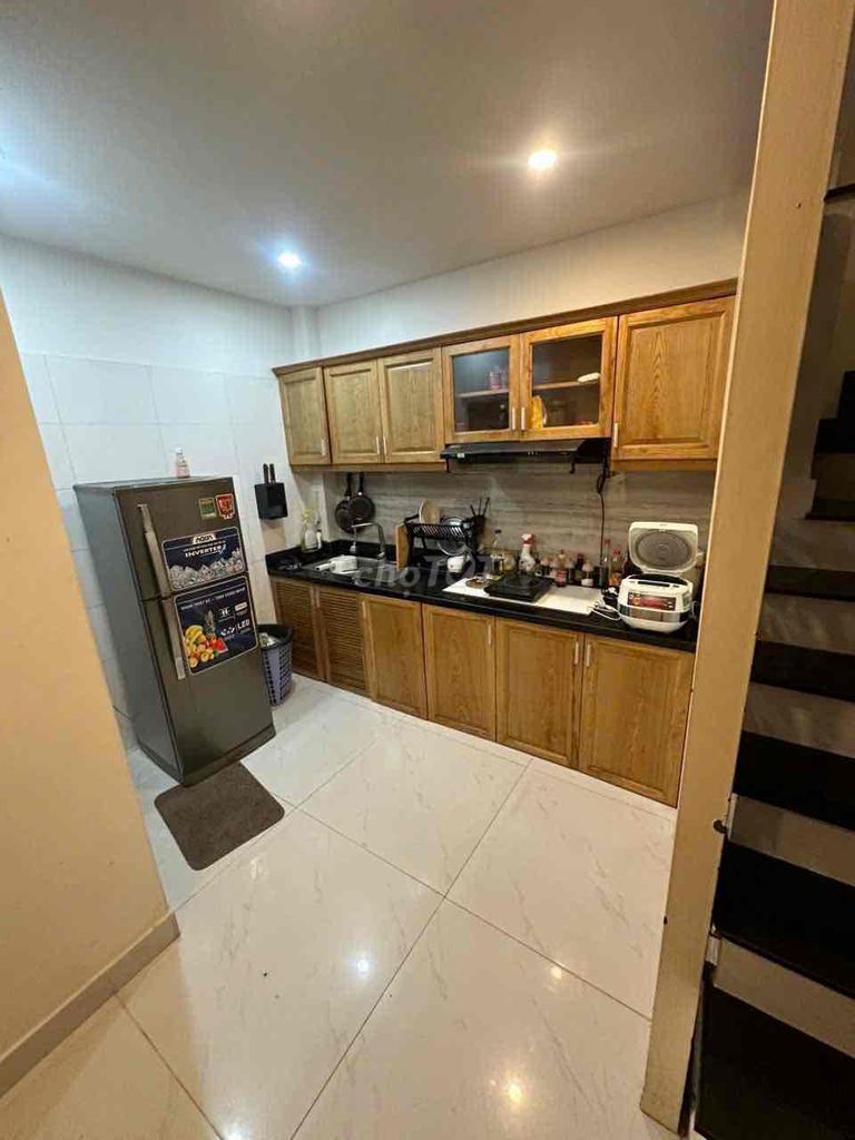 Rent four bedrooms. Three toilets.
