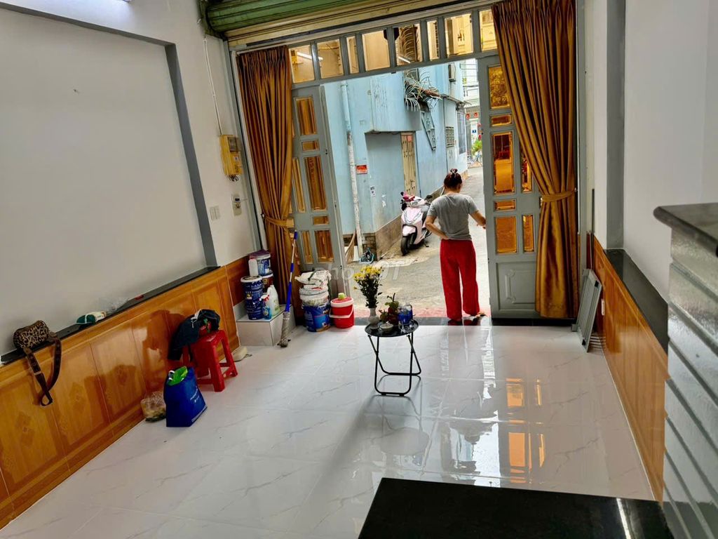 Rent the entire Nguyễn Trọng Lội car alley, 17 million.