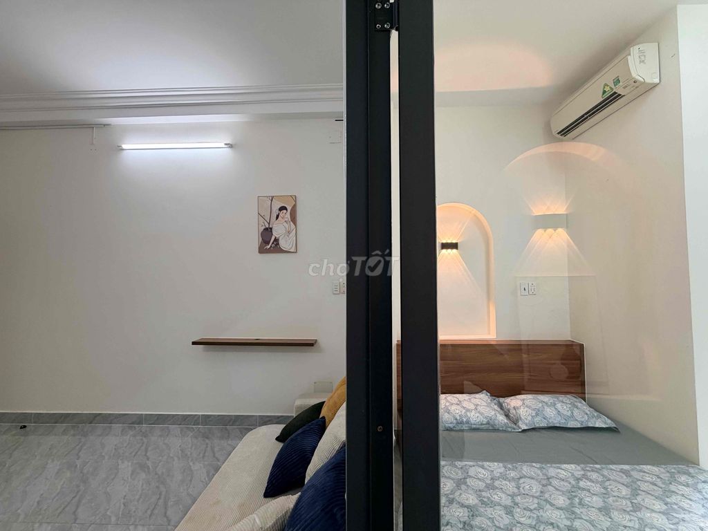 Home is the service apartment at the height of the green line