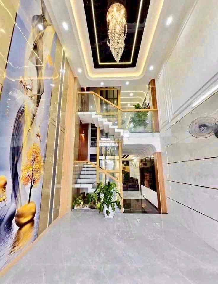 The owner himself has the full interior with the 4x17,3th floor five bedroom, on the engine.