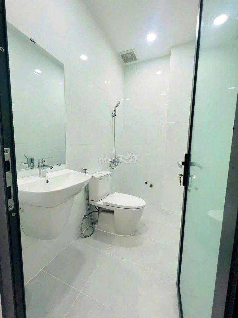 We need to rent a house. 64 A Qq0000. 15 Q.Tân Bình.