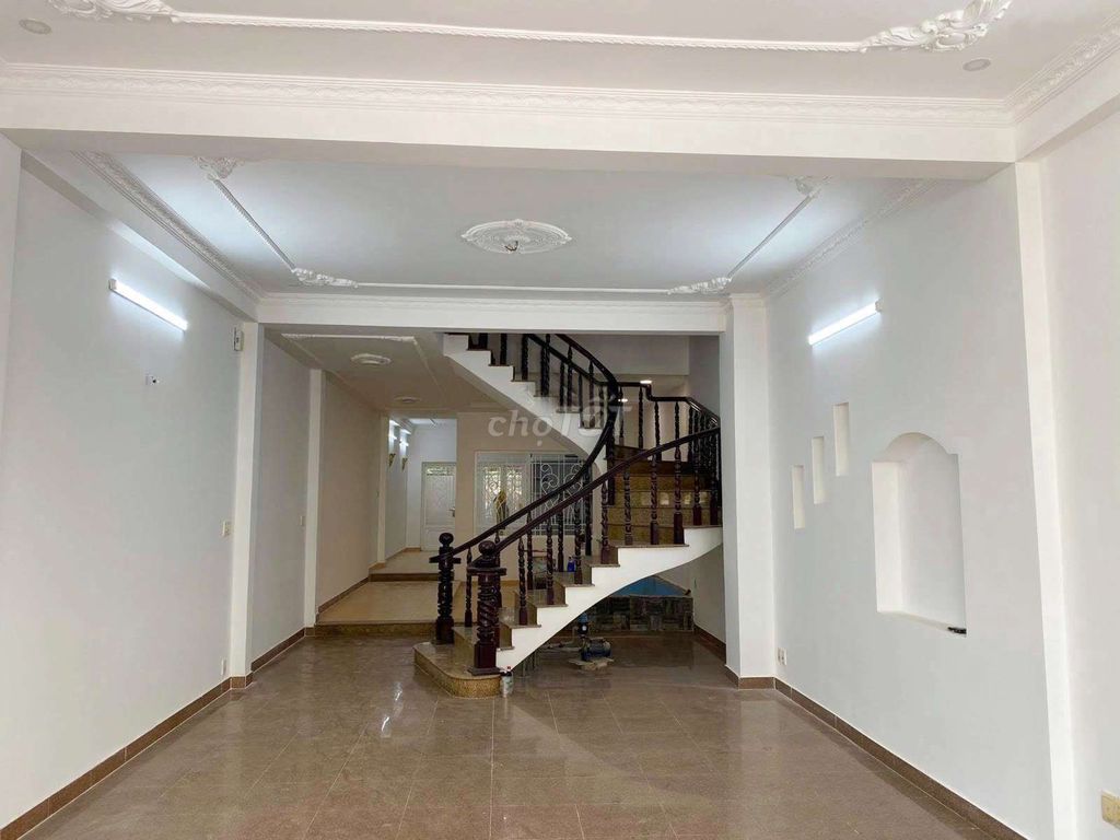 Rent the original front of the Emperor's house - favorable, District 7