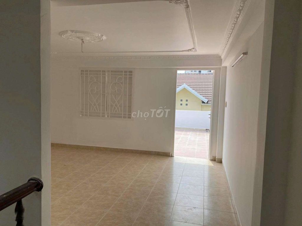 Rent the original front of the Emperor's house - favorable, District 7