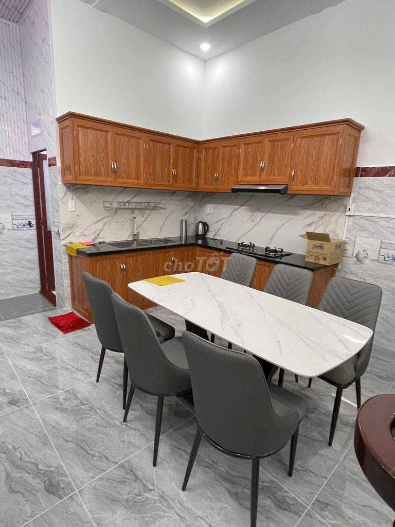 Renting a three-story apartment, 8 M phường hiệp thành District 12.