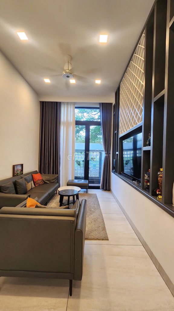 Four stories, four floors. - All new and beautiful furniture. - Nine-Scar yard.