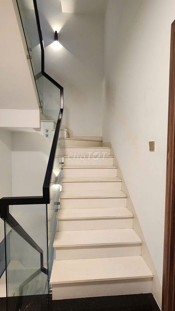 Four stories, four floors. - All new and beautiful furniture. - Nine-Scar yard.