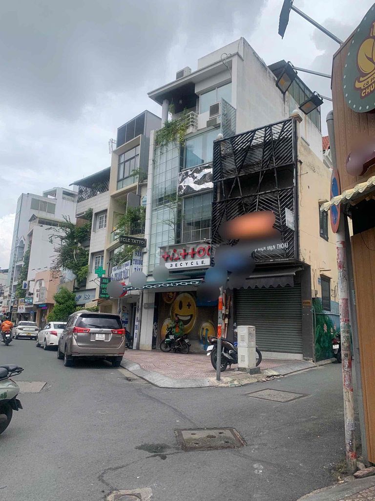 Rent a two-sided corner of Huỳnh Văn Bánh near the magic light 28 million