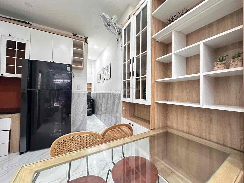 Nice new apartment hiding out at 33 Qq11111.