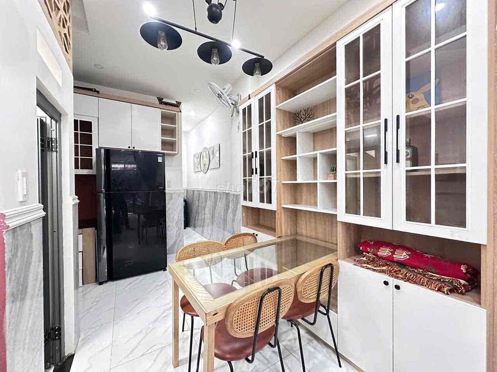 Nice new apartment hiding out at 33 Qq11111.