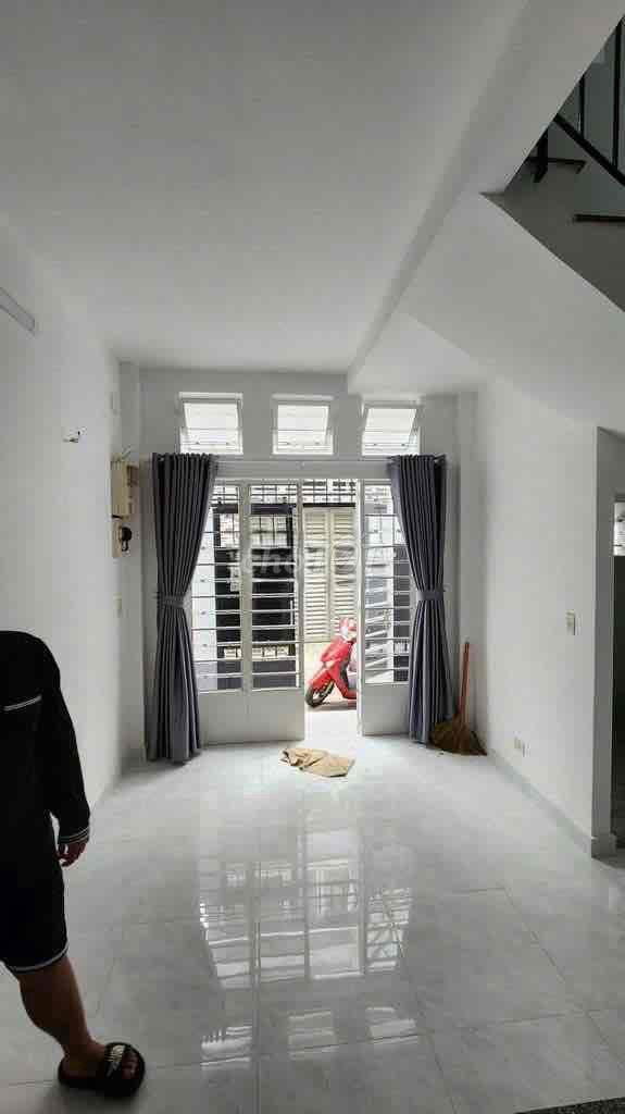 The big new house, near the market, PDLu & District 1, 1 st floor, 3 P. Sleep. Okay.