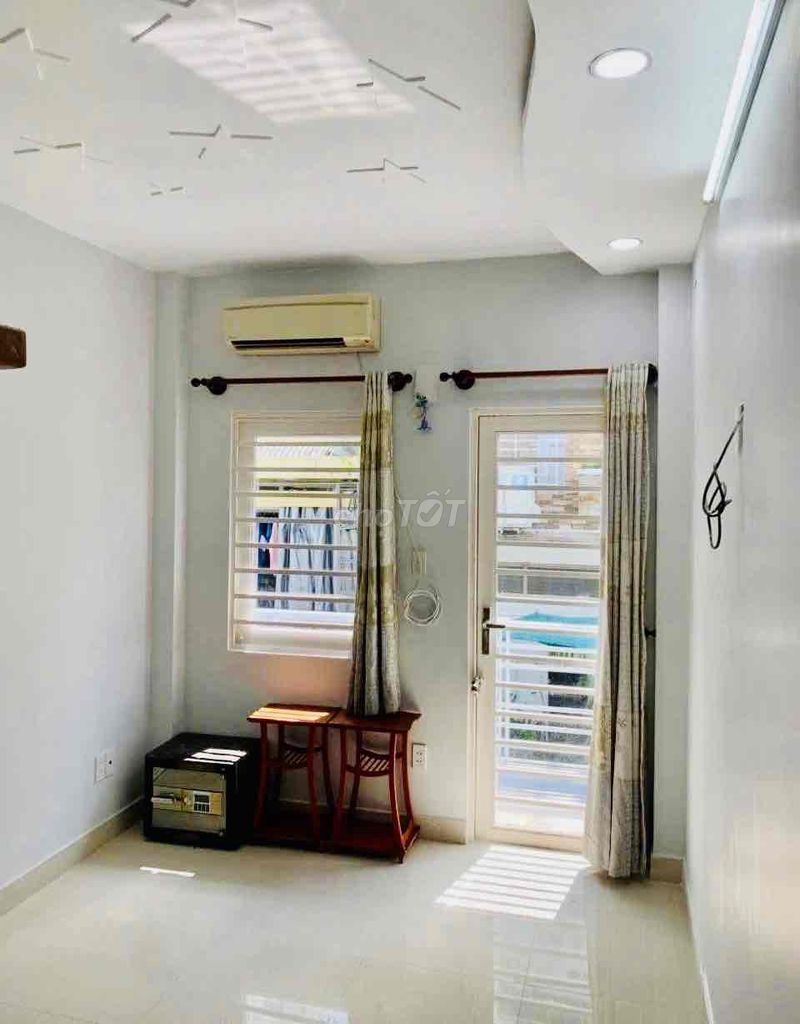 The big new house, near the market, PDLu & District 1, 1 st floor, 3 P. Sleep. Okay.
