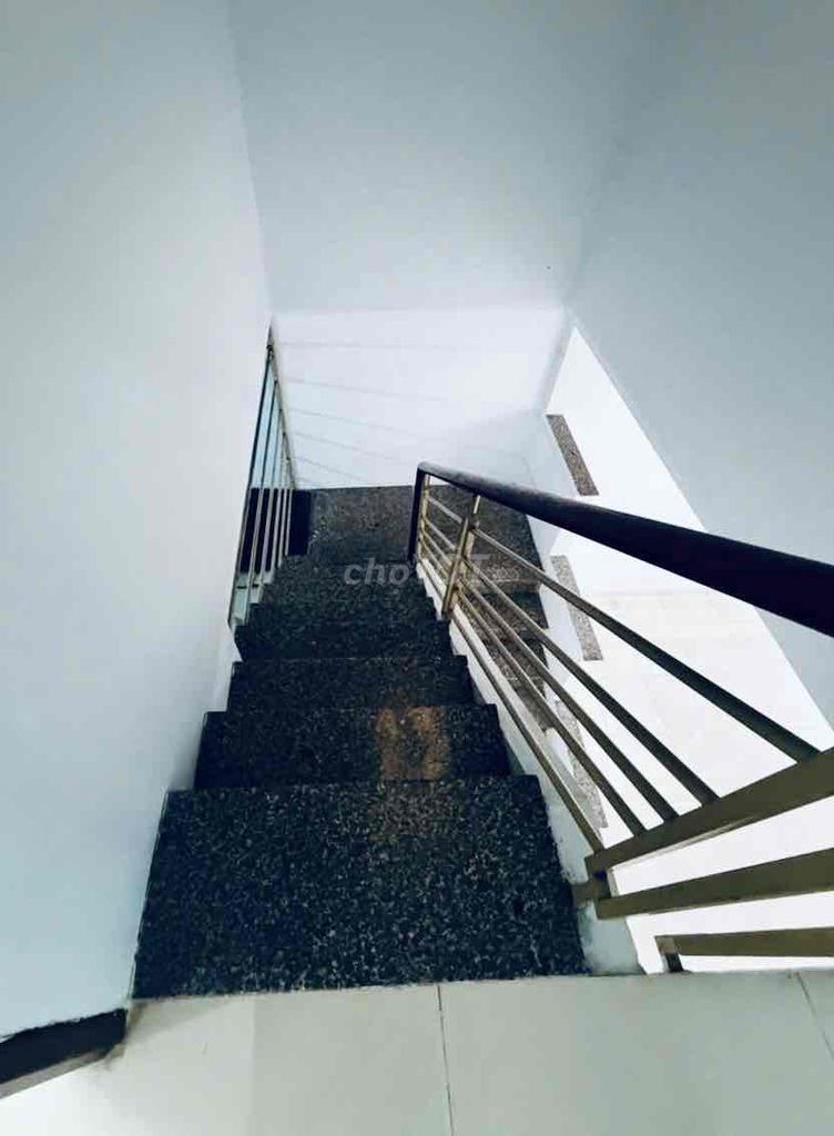 The big new house, near the market, PDLu & District 1, 1 st floor, 3 P. Sleep. Okay.