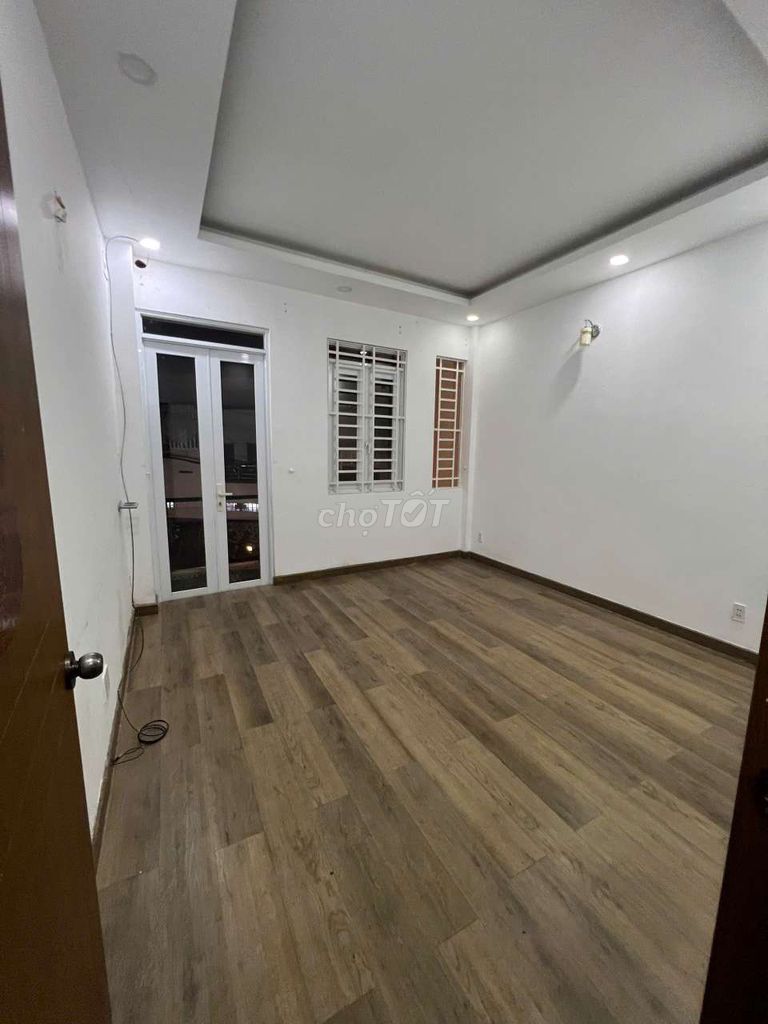 3 rooms 4/4 X 14 M Cư Xá Phú Lâm B