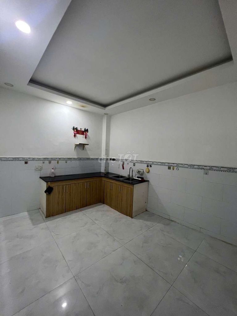 3 rooms 4/4 X 14 M Cư Xá Phú Lâm B