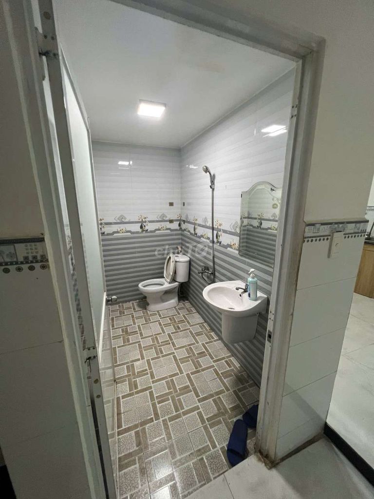 3 rooms 4/4 X 14 M Cư Xá Phú Lâm B