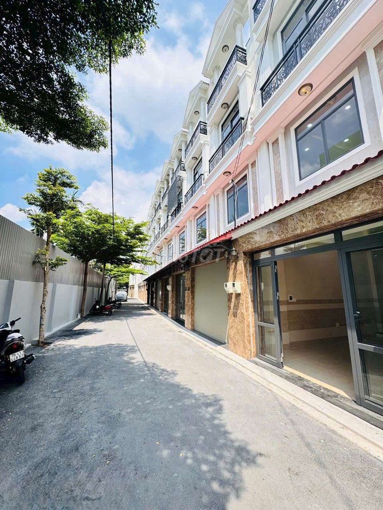 Let's rent out the Thủ Đức base.