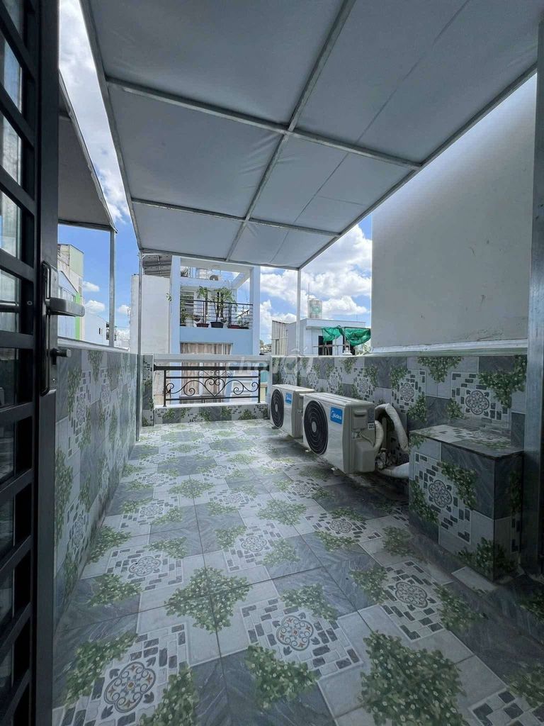 For the newly built house, the alley, Nguyễn Đình Chiểu District 3.
