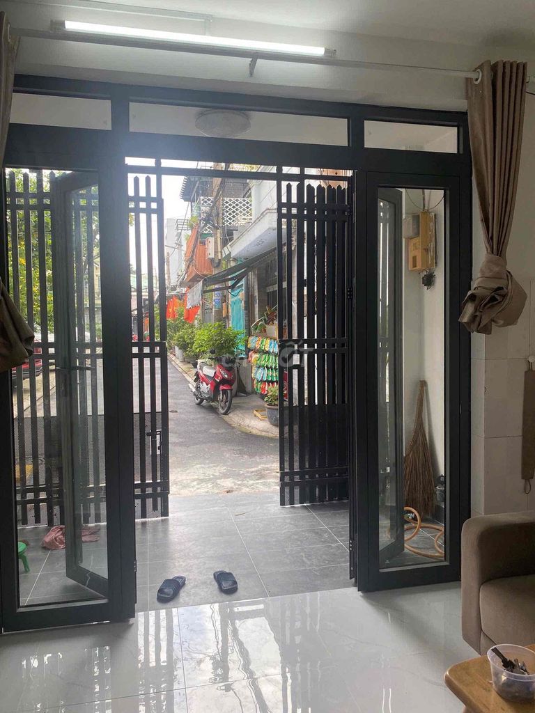 - A new paint house. - A Thủ Đức-two bedroom. Two furniture toilets.